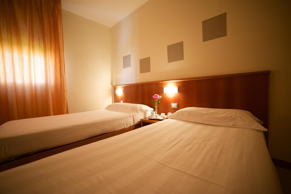 Leonardo Hotel Parma Exteriör bild