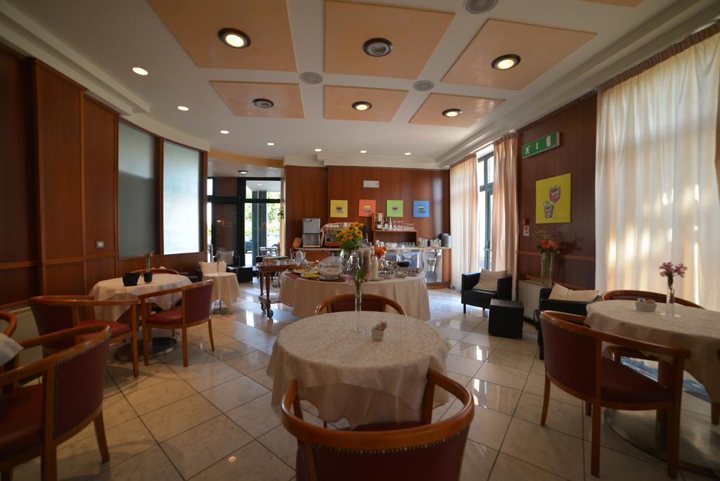 Leonardo Hotel Parma Exteriör bild