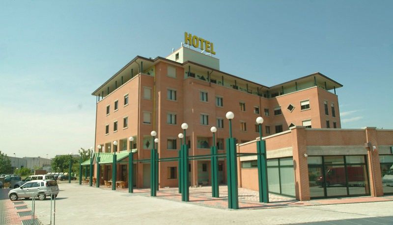 Leonardo Hotel Parma Exteriör bild