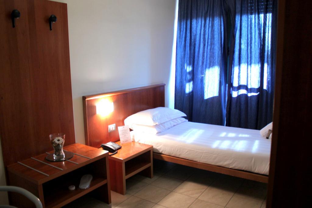 Leonardo Hotel Parma Exteriör bild