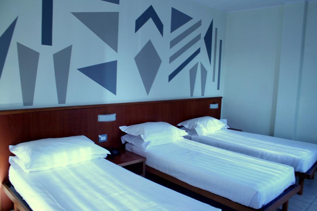 Leonardo Hotel Parma Exteriör bild