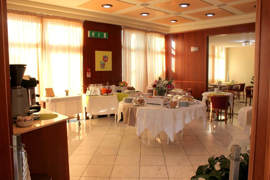 Leonardo Hotel Parma Exteriör bild