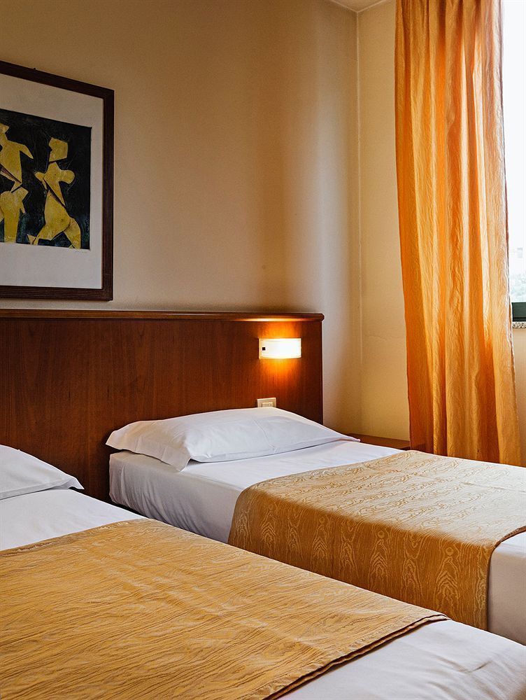 Leonardo Hotel Parma Exteriör bild