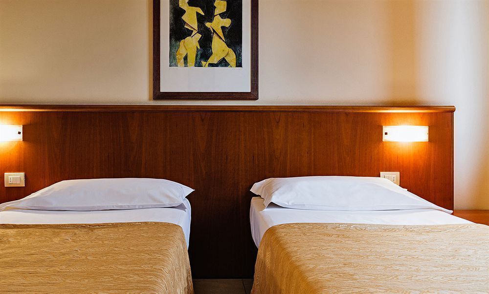 Leonardo Hotel Parma Exteriör bild