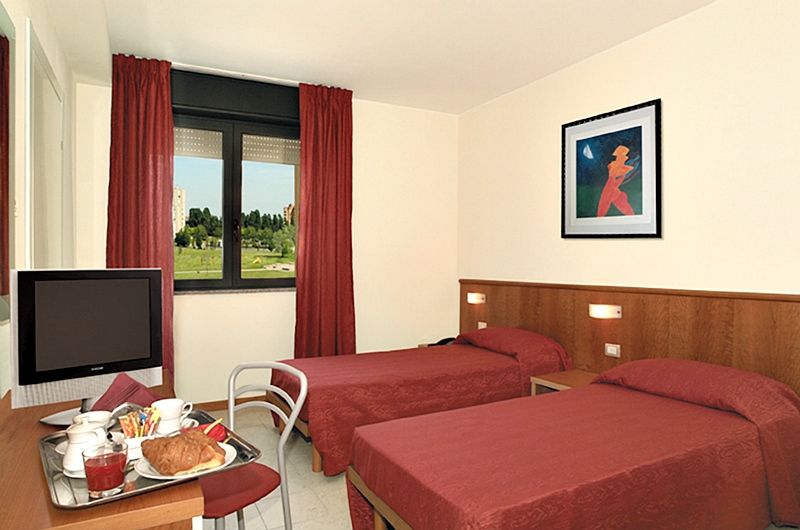 Leonardo Hotel Parma Exteriör bild