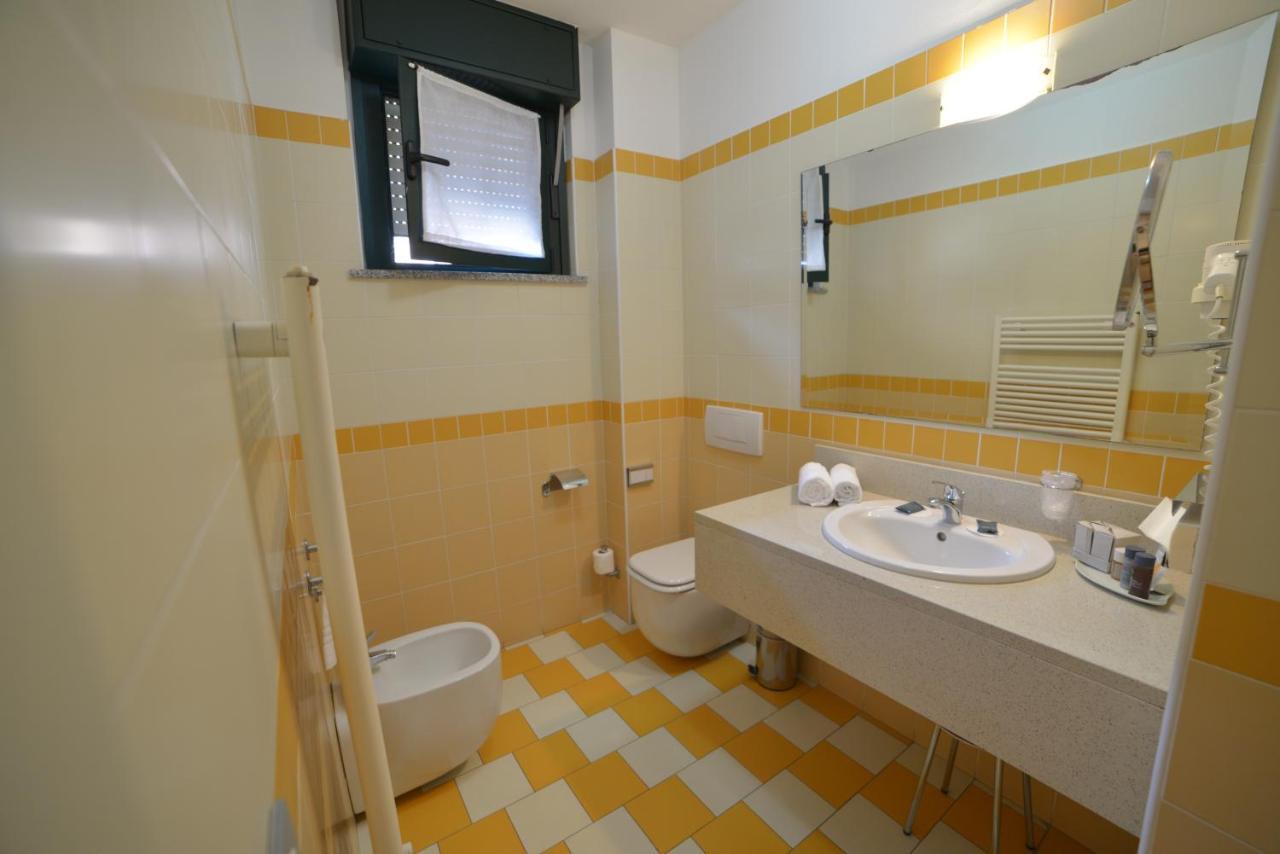 Leonardo Hotel Parma Exteriör bild