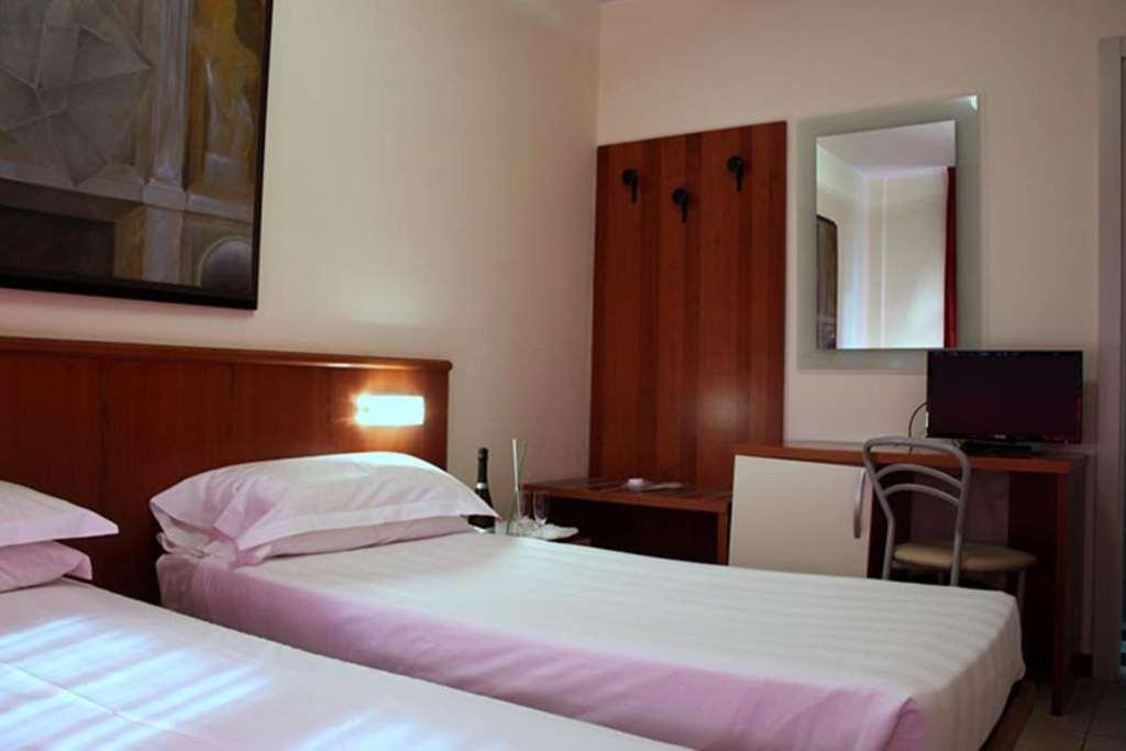 Leonardo Hotel Parma Rum bild
